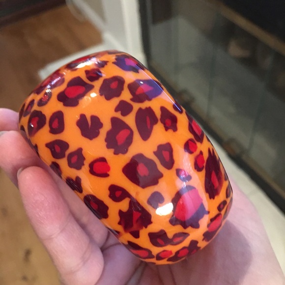 Orange leopard pattern lucite wide bracelet bangle - Picture 6 of 6